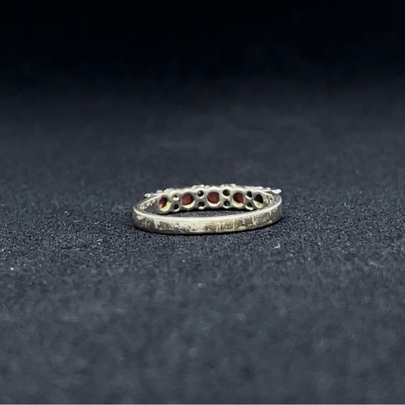 STERLING SILVER RING WITH GARNETS - Picture 3 of 3